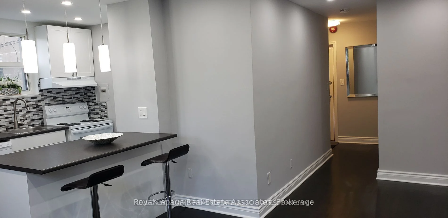233 Lakeshore Road E, Mississauga, ON L5G 1G8