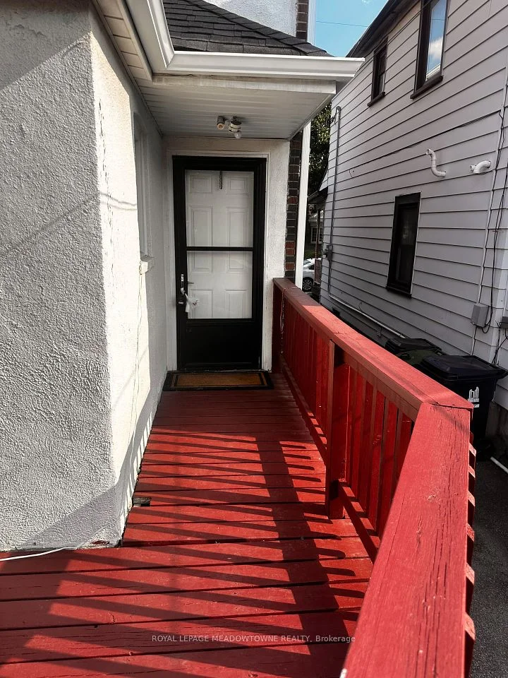 40 Belgravia Avenue Bsmt, Toronto W04, ON M6E 2M5