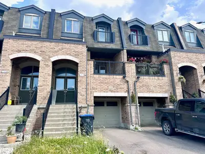 Att/Row/Townhouse in Brampton