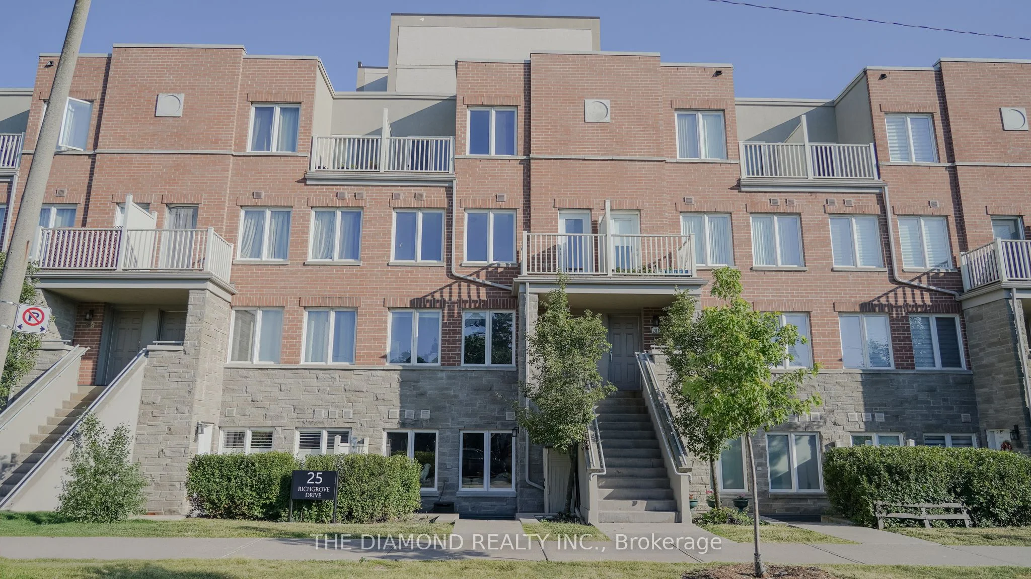 25 Richgrove Drive 106, Toronto W09, ON M9R 0A3