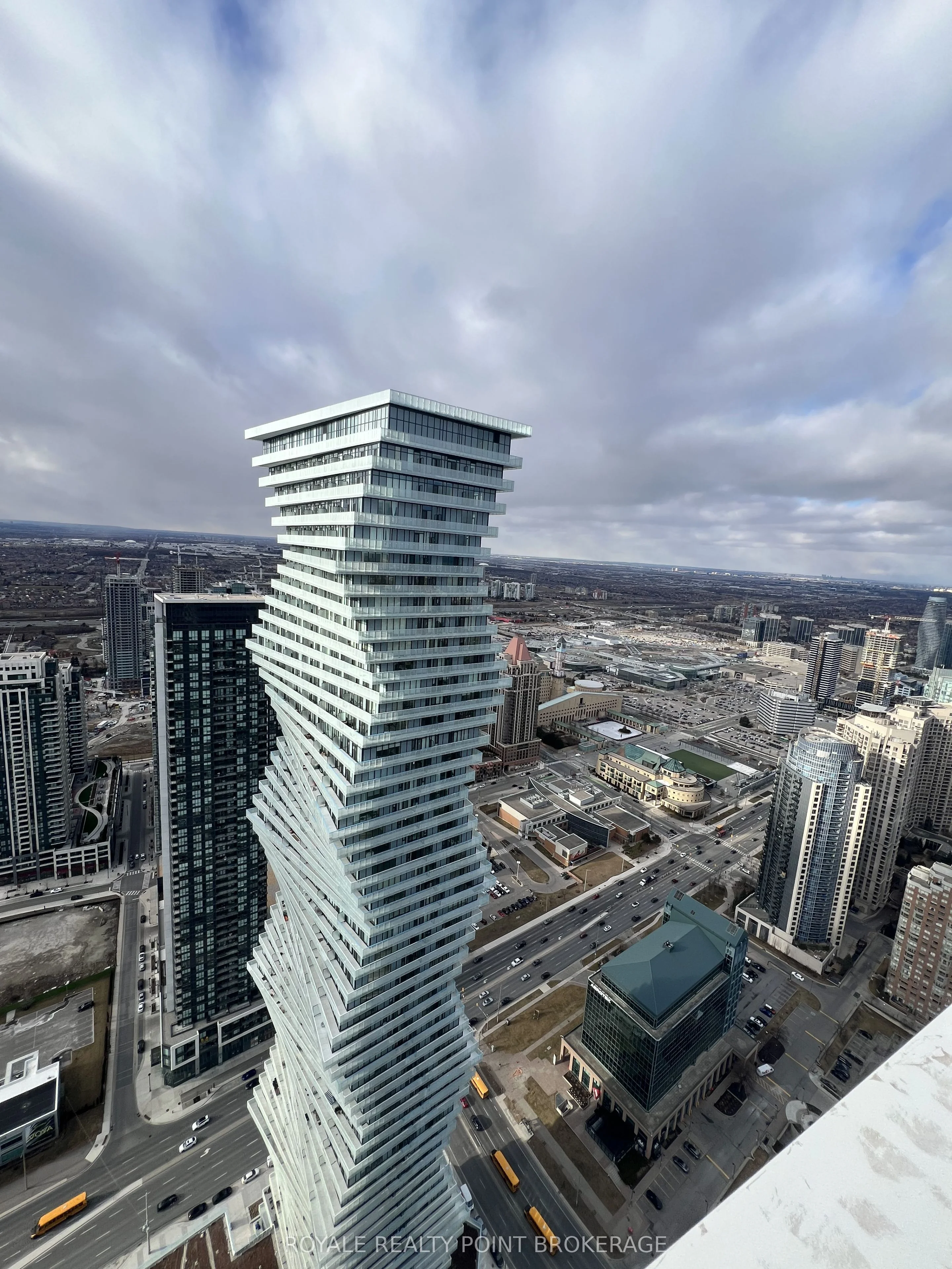 3883 Quartz Road 5808, Mississauga, On L5b 0m4
