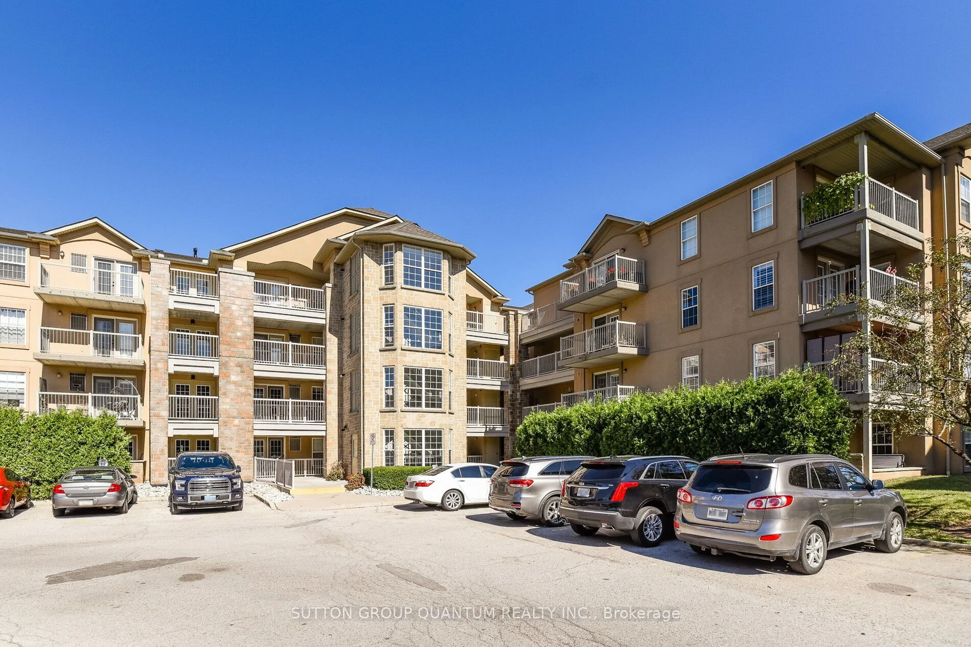 1460 BISHOPS Gate 201, Oakville, ON L6M 4N5