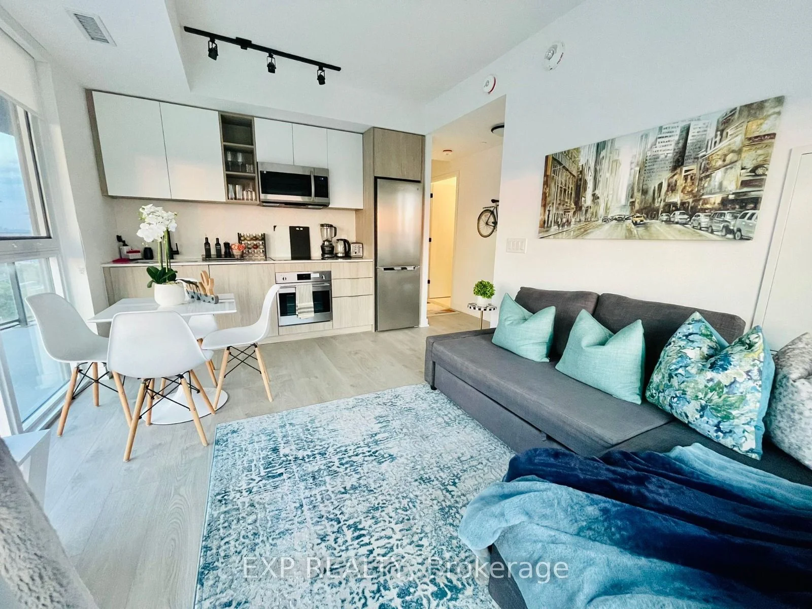 36 Zorra Street 1003, Toronto W08, ON M8Z 0G5