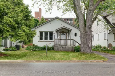Detached in Burlington