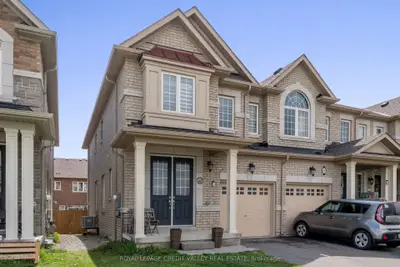 Att/Row/Townhouse in Brampton