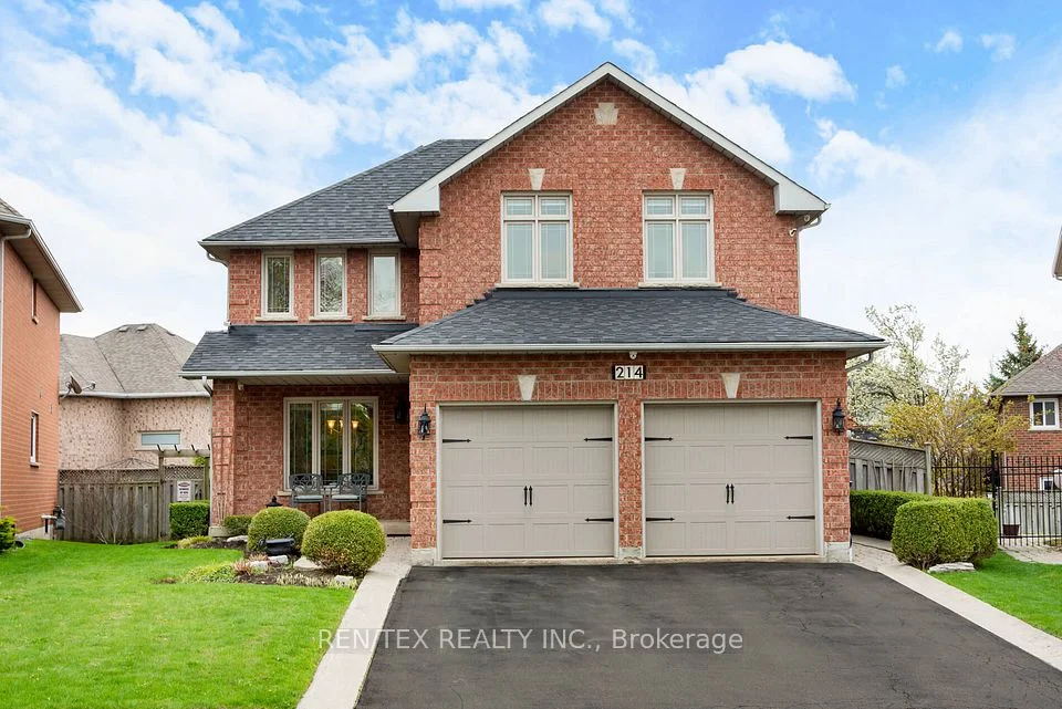214 Woodtrail Court, Mississauga, ON L4Z 3S4