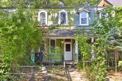Att/Row/Townhouse in Toronto