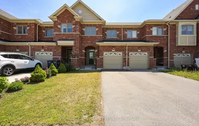 Att/Row/Townhouse in Brampton