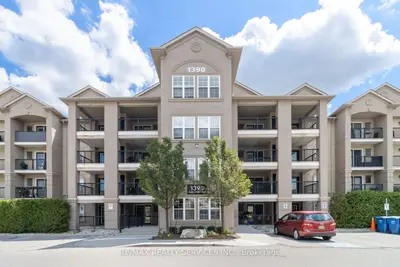 Condo Apartment in Milton