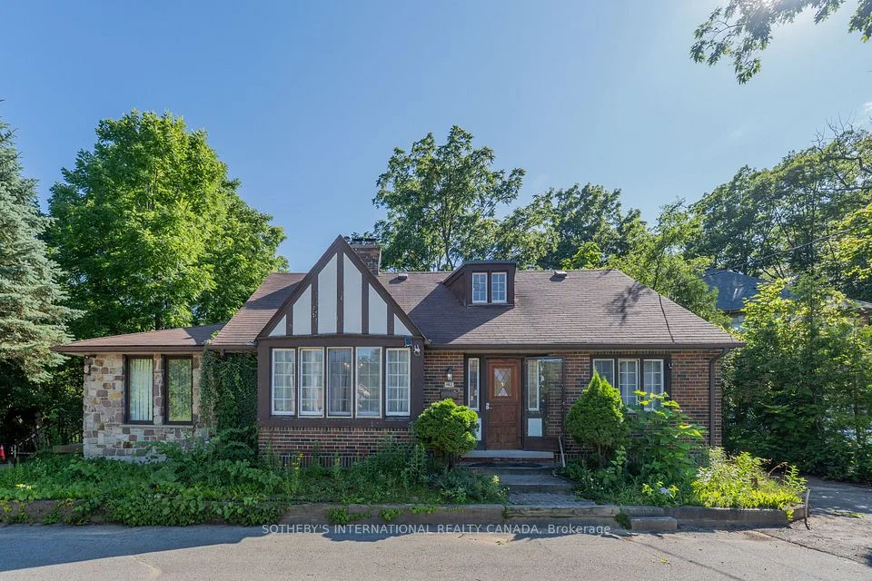 1462 Hurontario Street, Mississauga, On L5g 3h4