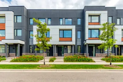 Condo Townhouse in Oakville