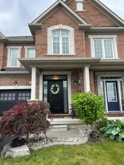 Att/Row/Townhouse in Brampton