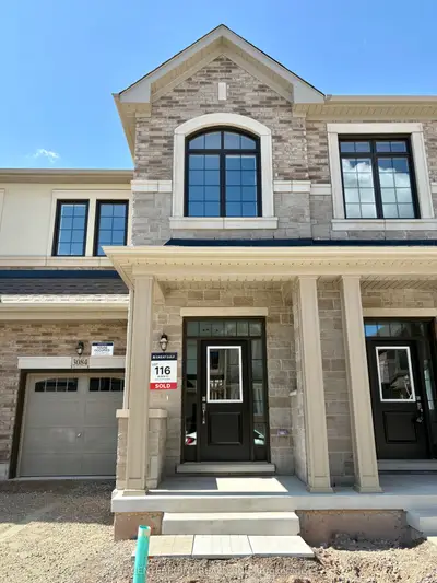 Att/Row/Townhouse in Oakville