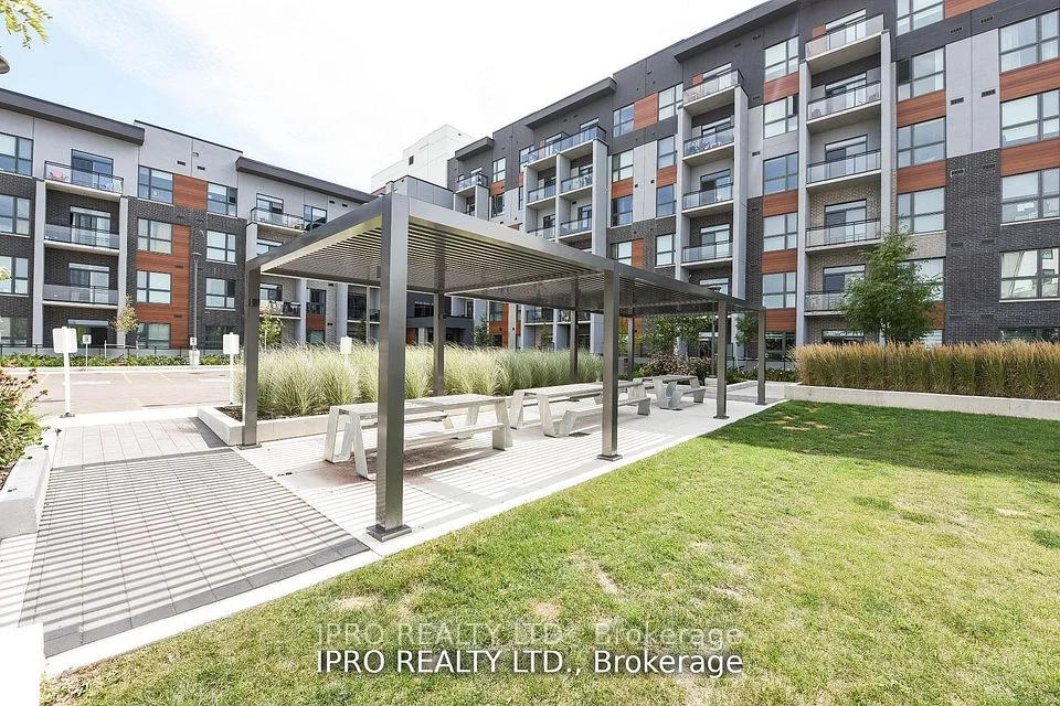 95 Dundas St W Street 004, Oakville, ON L6M 5N4