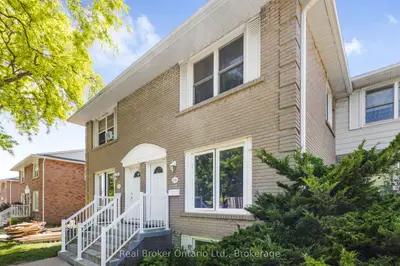 Condo Townhouse in Burlington