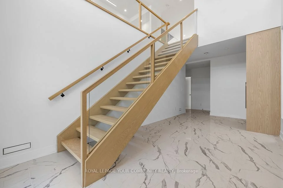 132 Dunbar Road, Mississauga, ON L5B 1G7