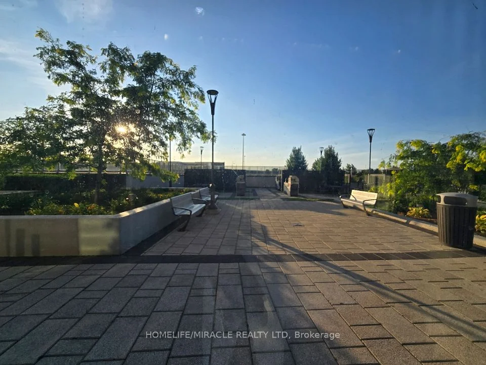 2087 Fairview Street 1101, Burlington, ON L7L 0E5