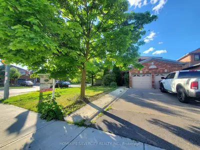 Duplex in Brampton