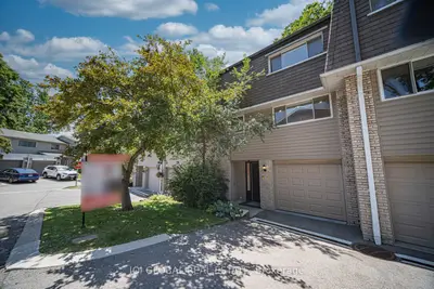 Condo Townhouse in Oakville