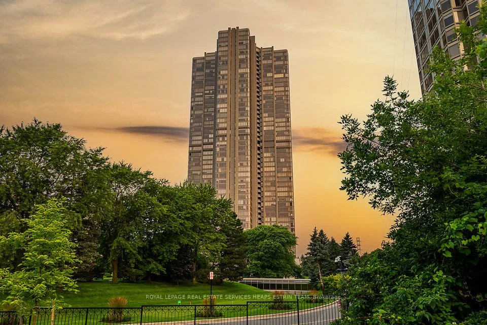 2045 Lake Shore Boulevard W 1504, Toronto W06, ON M8V 2Z6