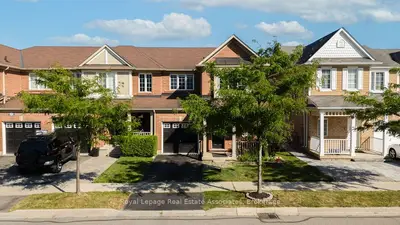 Att/Row/Townhouse in Milton