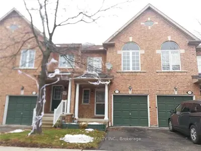 Condo Townhouse in Mississauga