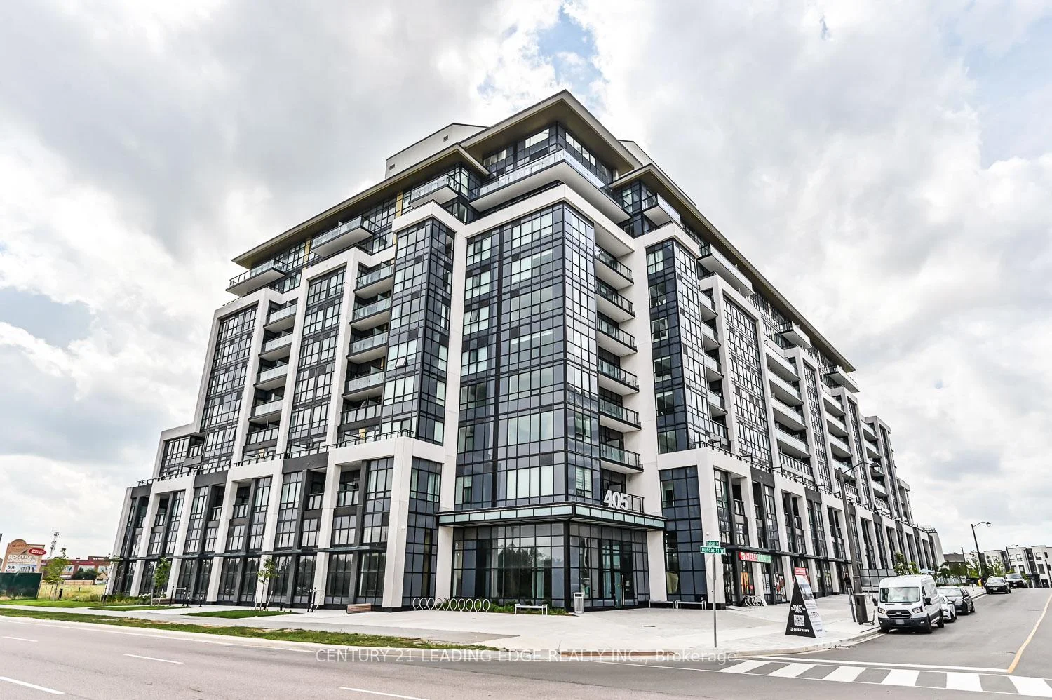 405 Dundas Street W 727, Oakville, ON L6M 5P9