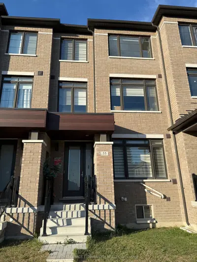 Att/Row/Townhouse in Brampton