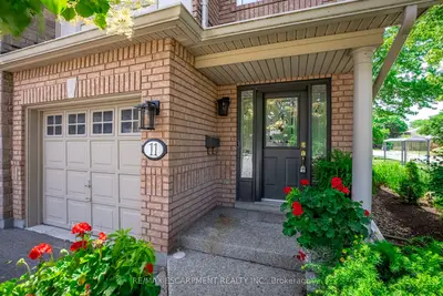 Condo Townhouse in Oakville