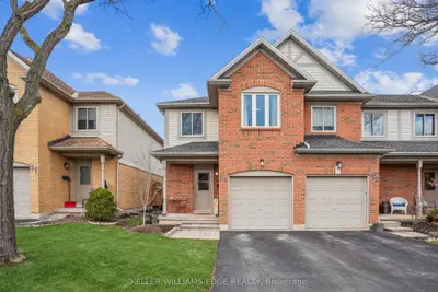 Condo Townhouse in Burlington