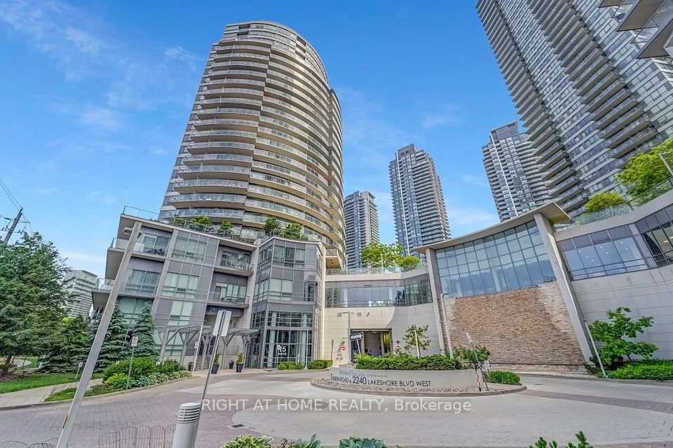 15 Legion Road 2005, Toronto W06, ON M8V 0A9