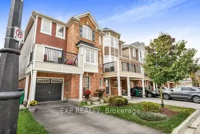Att/Row/Townhouse in Brampton