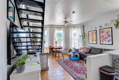 Att/Row/Townhouse in Toronto