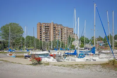 Common Element Condo in Oakville