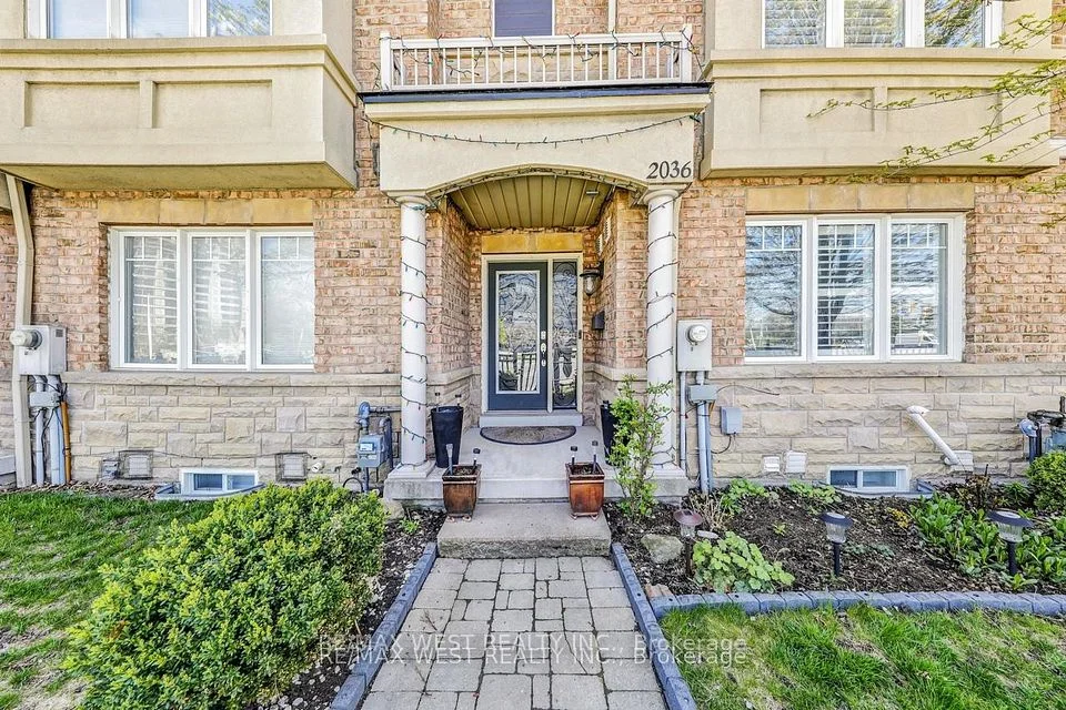 2036 Lakeshore Road W, Mississauga, ON L5J 1J8