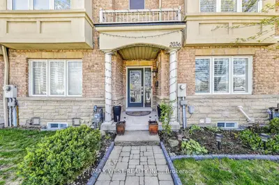 Att/Row/Townhouse in Mississauga
