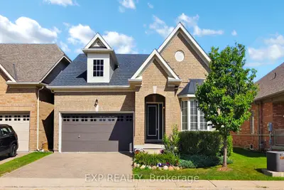 Detached Condo in Brampton