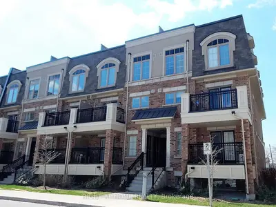 Condo Townhouse in Oakville
