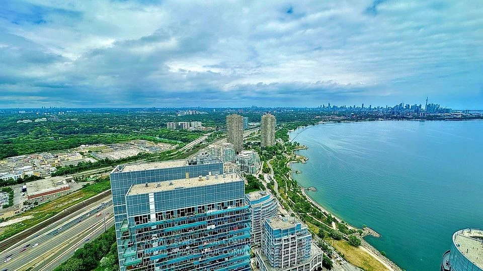38 Annie Craig Drive 4911, Toronto W06, ON L3Y 0H3