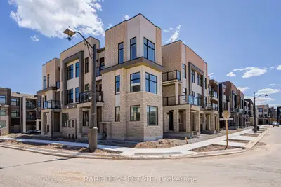 Att/Row/Townhouse in Oakville