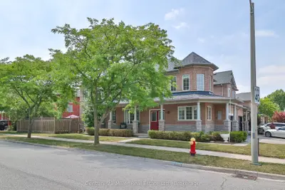 Att/Row/Townhouse in Burlington