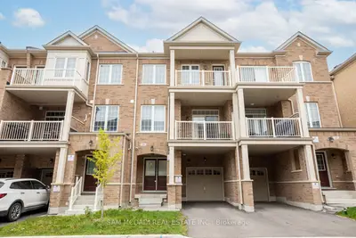 Att/Row/Townhouse in Brampton
