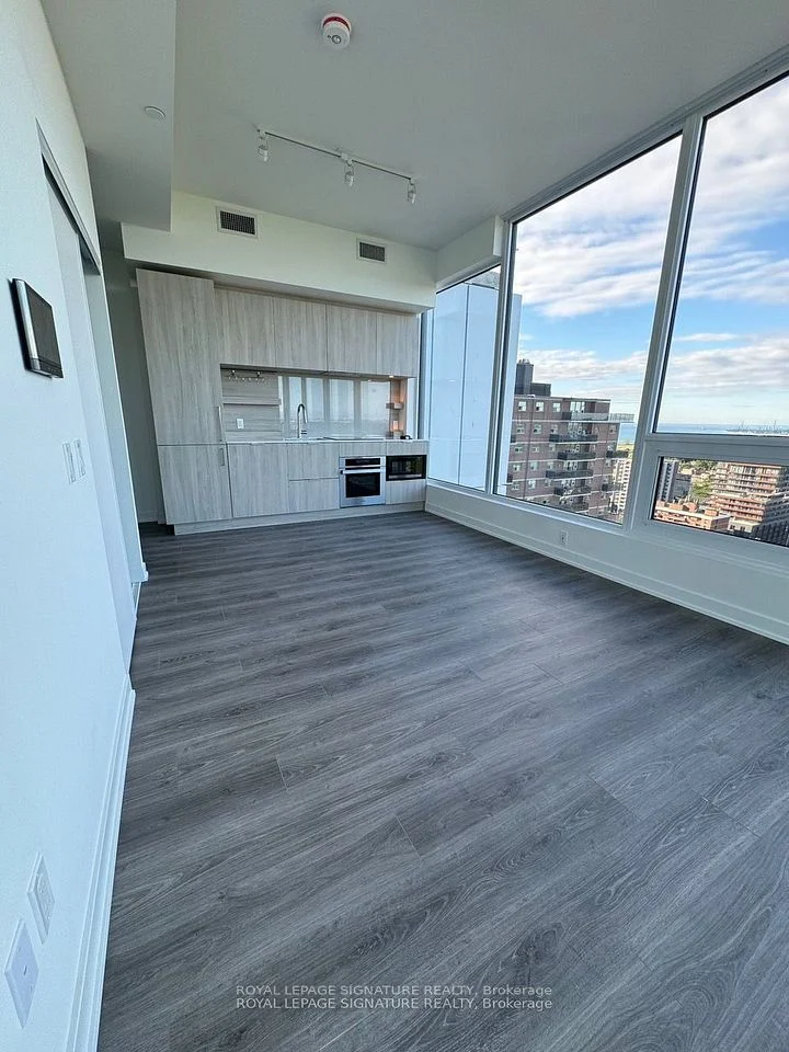 28 Ann Street 2107, Mississauga, ON L5G 3G1