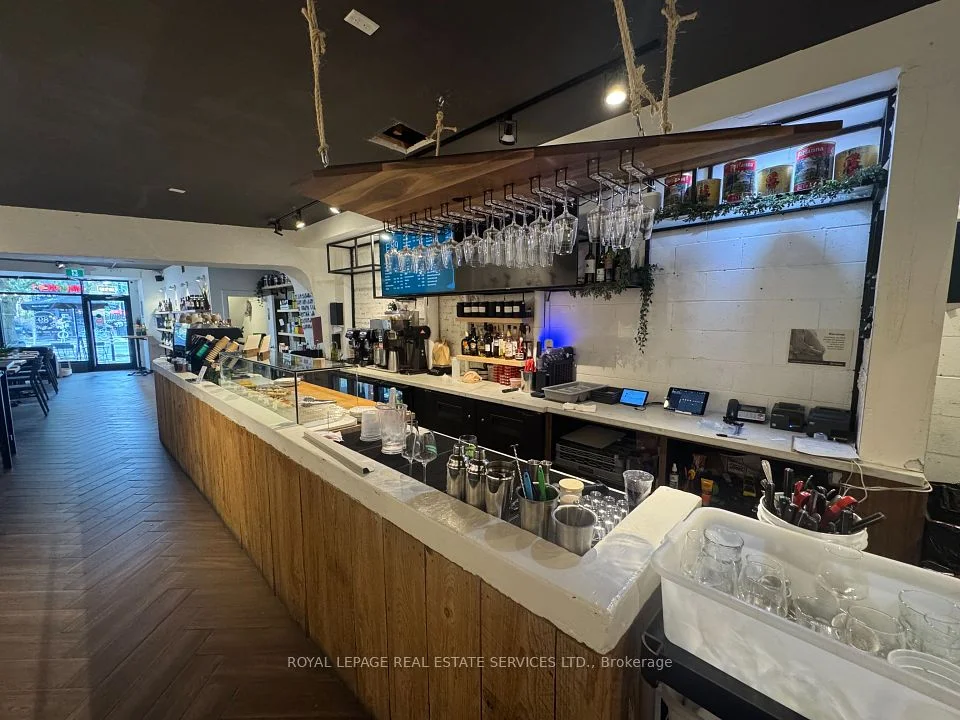 2196 Bloor Street W, Toronto W02, ON M6S 1N4