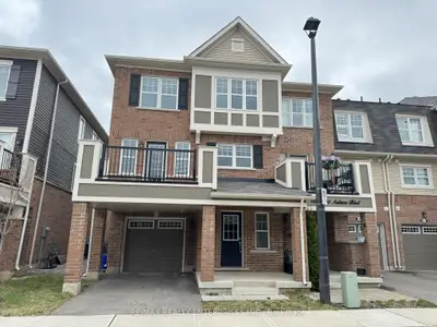 Att/Row/Townhouse in Milton