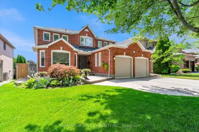 Detached in Oakville