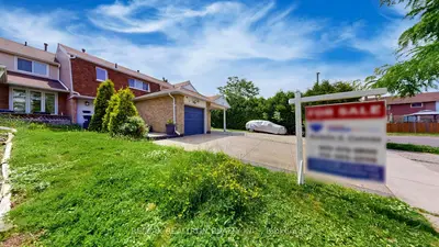 Att/Row/Townhouse in Brampton