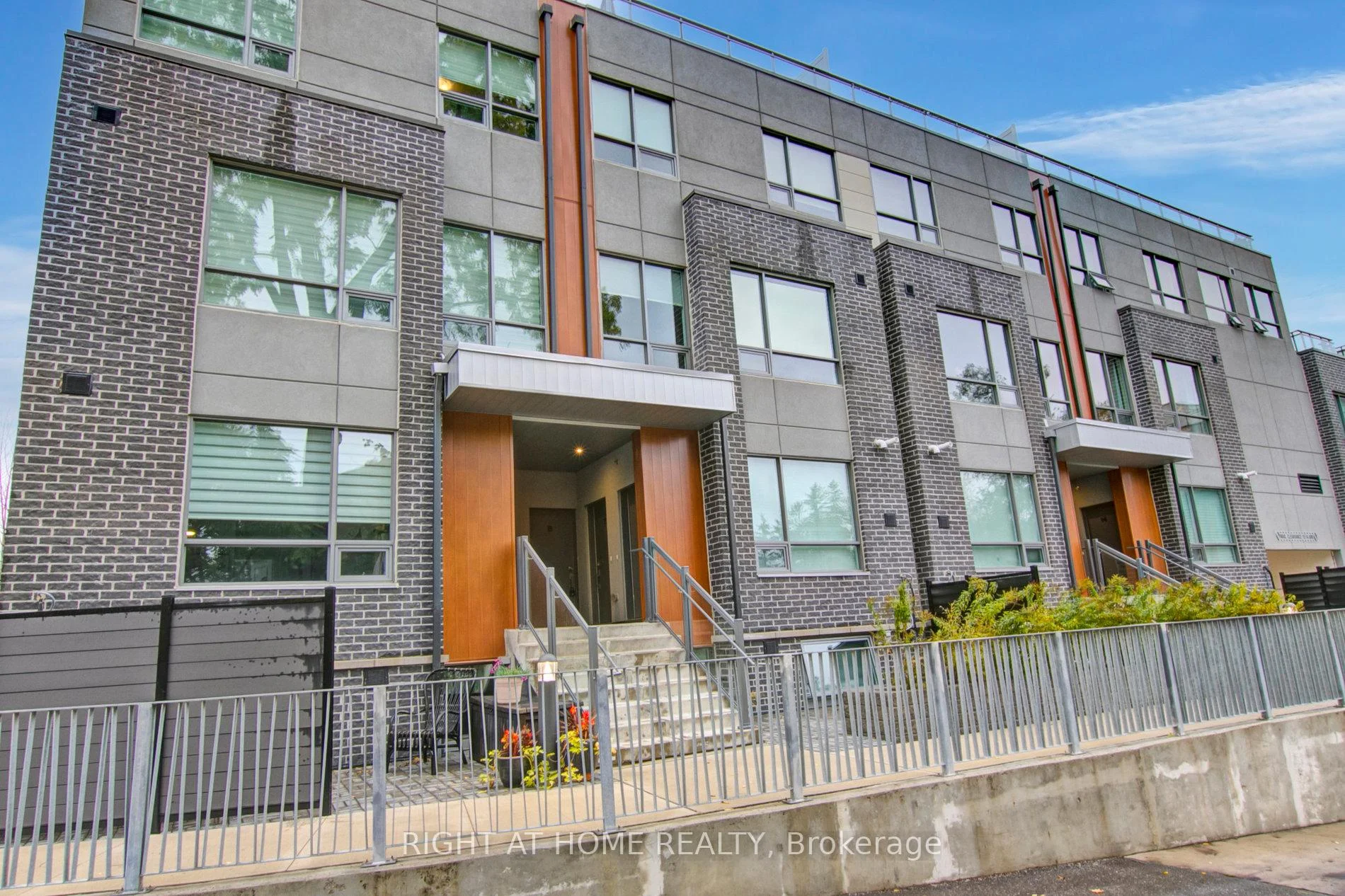 670 Atwater Avenue 8, Mississauga, ON L5G 0B6