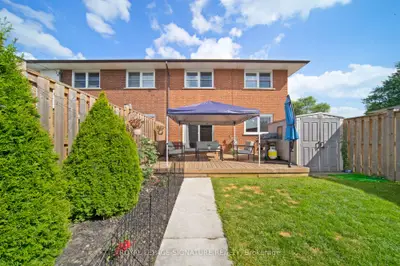 Condo Townhouse in Burlington