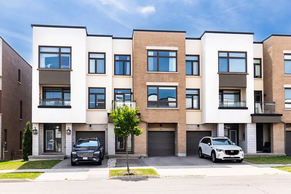 206 Wheat Boom Drive, Oakville, ON L6H 0M1